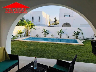 AV une belle VILLA à Hammamet sud Marr