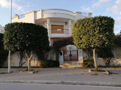 AV une belle villa coté mer à Hammamet nord m