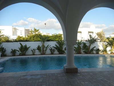 Villa SANDRA villa avec piscine non meublée