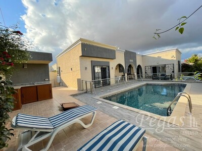 A louer villa s+3 avec piscine à Djerba Tezdaine proche de la mer
