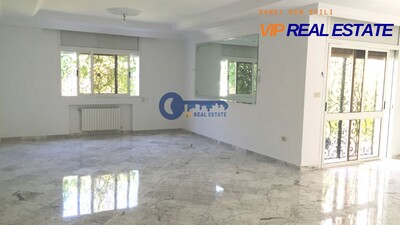 A louer villa s+4 avec jardin Gammarth