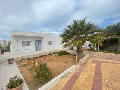 Villa s+2 à louer à l'année à Djerba sur la route de houmet essou