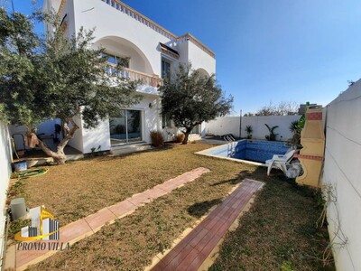 une belle villa située à Hammamet Nord loin 7min de la plage