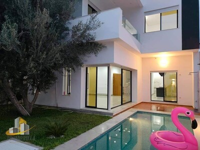 une charmante villa à Hammamet très proche de théâtre