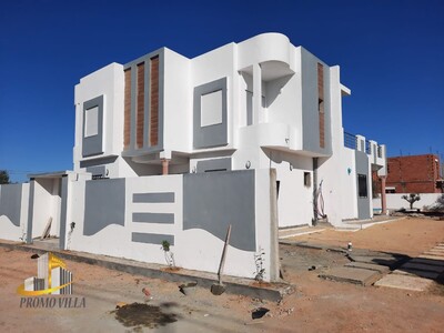 une belle villa spacieuse terrain 1000m²