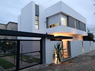 VILLA CONTEMPORAINE A L'ARCHITECTURE ET AUX VOLUMES EXCEPTIONNELS