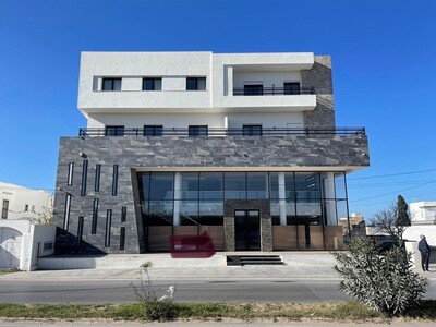 A LOUER LOCAL COMMERCIAL DE LUXE