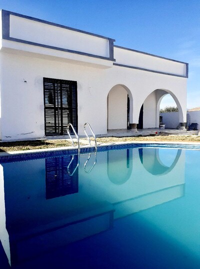 villa de 450m avec piscine à hammamet sud