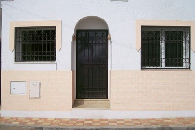 Detached house in box + residential
