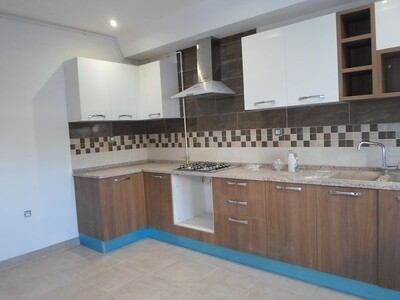 un bel appartement s+4 a laouina