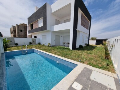 Villa S+4 avec piscine à sidi hammed