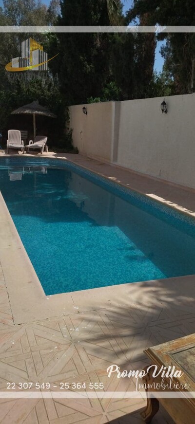 un appartement de haut haut standing avec piscine située au RDC