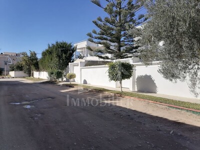 Terrain à vendre en face l'Hôtel Nahrawess