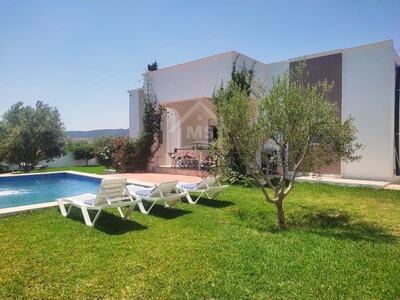 Une villa avec piscine et jardin à vendre à Hammamet Sud