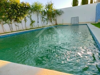 Luxueuse villa avec piscine et jardin à vendre à Hammamet Nord