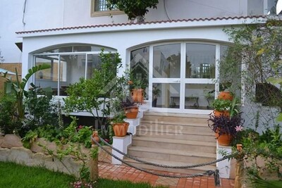 Location estivale: Une villa avec piscine en face l'hôtel Sindbad