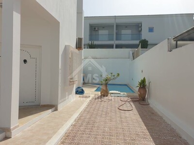 Location estivale: villa avec piscine à louer à Mrezga