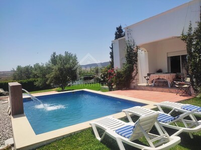 Couette villa avec piscine et jardin à vendre à 450 MD