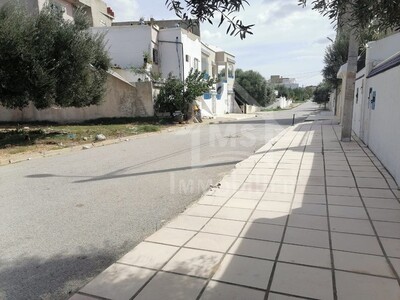 Un terrain de 360 m² à Manaret El Hammamet à vendre à 440 DT m²