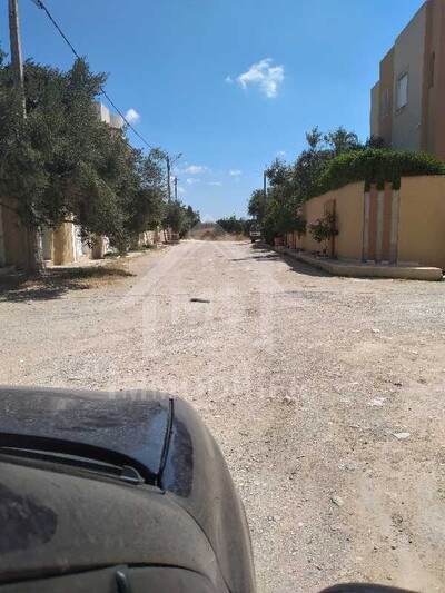A vendre à Nabeul à 135 MD un coquet terrain de 232 m²