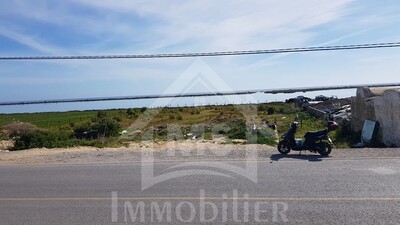 A vendre à 360 MD à Korba un terrain avec 2 garages