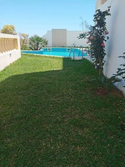 A louer une belle villa avec piscine Z