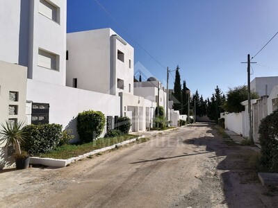 Un terrain à vendre en face l'Hôtel Nahrawess