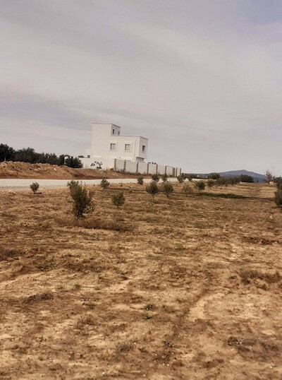 av terrain 1000m situé a monchar