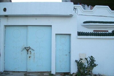 a House with a studio and an unfinished floor