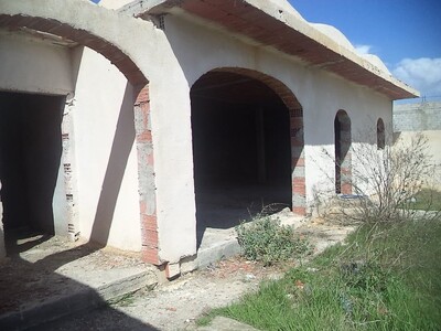 av villa plein pied inachevée de 400m a hammamet