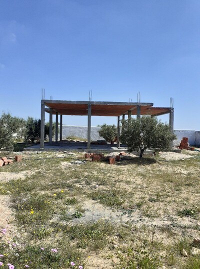 av maison inachevée cloturé de 150md a hammamet sidi mtir