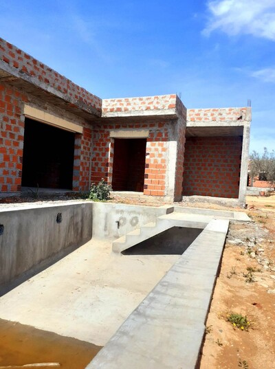 av deux villas avec piscine inachevée a 5min a hammamet sud