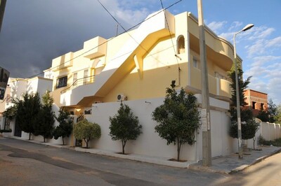 Villa situated in a residential zone Kharrouba