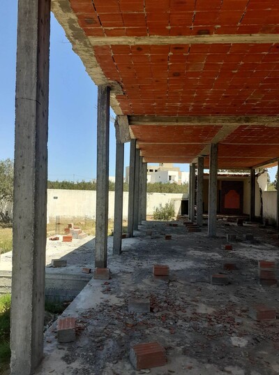 av des locaux commerciaux 250md située a hammamet sidi jdidi