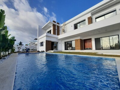 une belle villa avec une vue mer imprenable