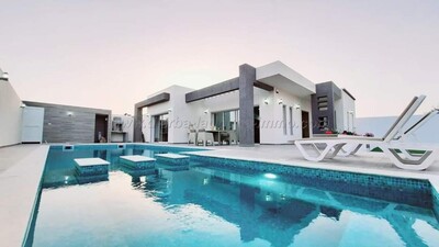Vente villa haut de gamme avec piscine à Tézdaine Djerba
