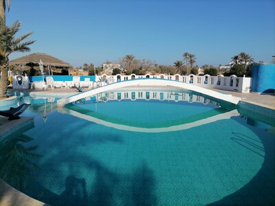 Belle villa avec piscine commune pour location annuelle à Tézdain