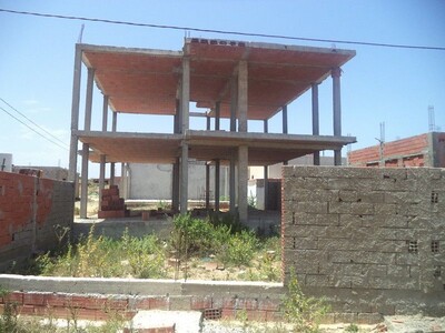 av villa sur 2 niveaux non fini à hammamet sud
