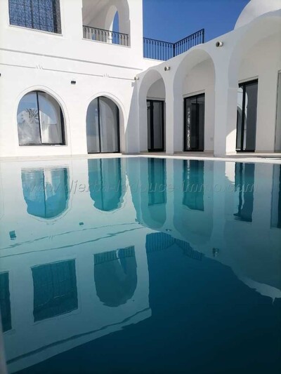 Villa style djerbien avec piscine à vendre à Sedghiane Djerba