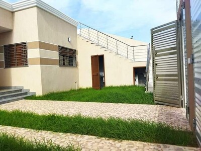 une villa avec piscine à el Haouaria