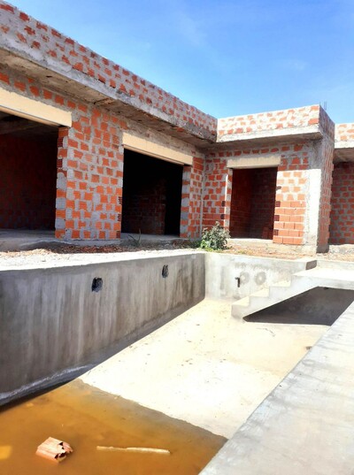 av 2 villas avec piscine inachevées à hammamet sud