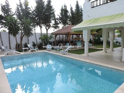 Villa La Rosa avec piscine al à Jinen Hammamet