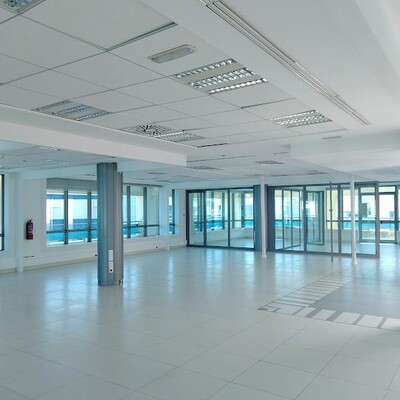 Open space 870m² HS au lac