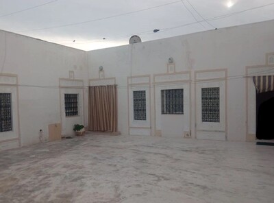 Gros villa antique a korba