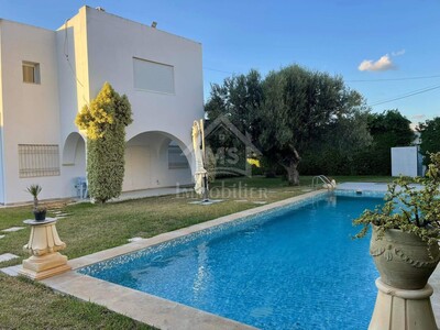 Villa avec piscine et jardin à Hammamet Sud à vendre à 720 MD