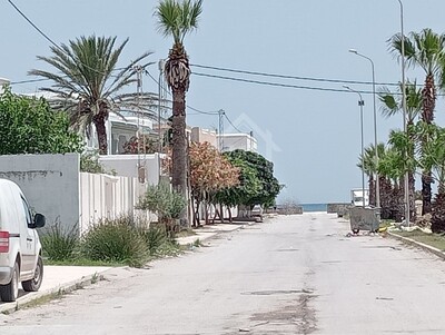 Terrain titré de 870 m² pied dans l'eau à vendre à Korba