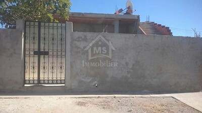 Terrain clôturé avec studio à Hammamet Sud à vendre