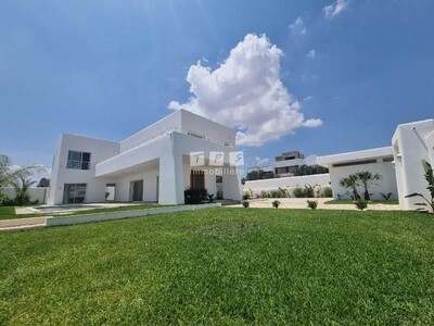 Villa La SAUGE Réf: AVEC PISCINE