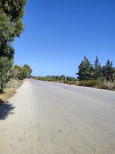 un terrain sur la route principale kélébia hammem el ghazez