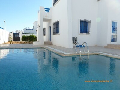 Villa neuve bord de plage à vendre Djerba